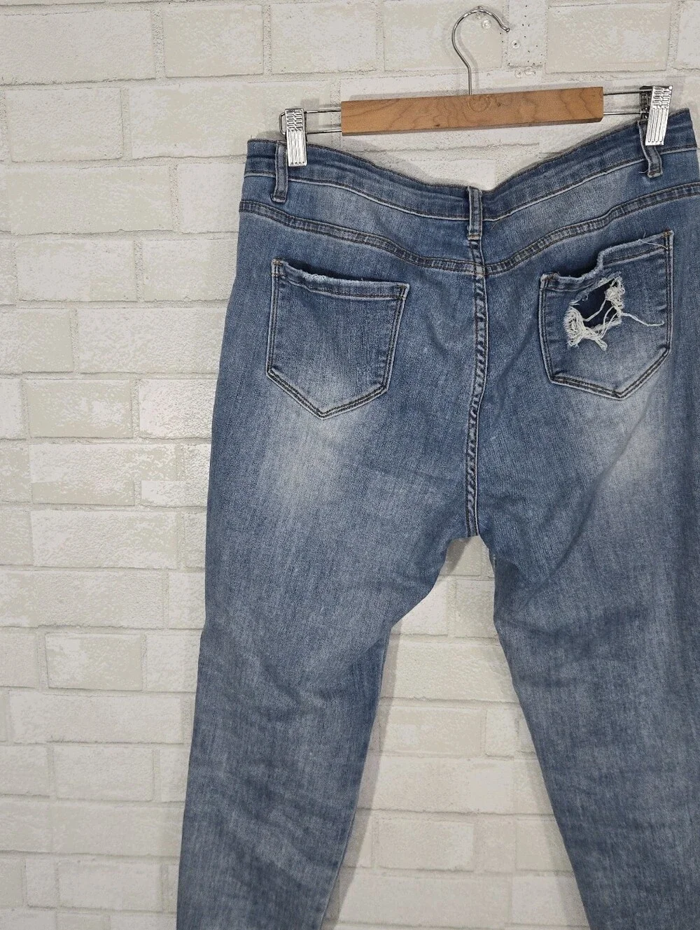 comfy distressed skinny jeans